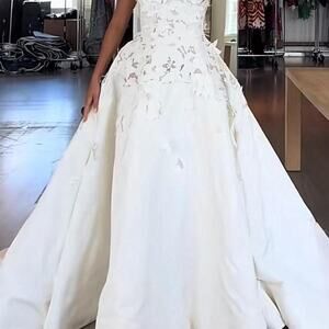 Oscar dela renta wedding gown